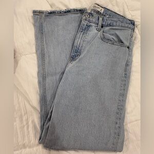 Abercrombie High Rise 90s Relaxed Light Jeans